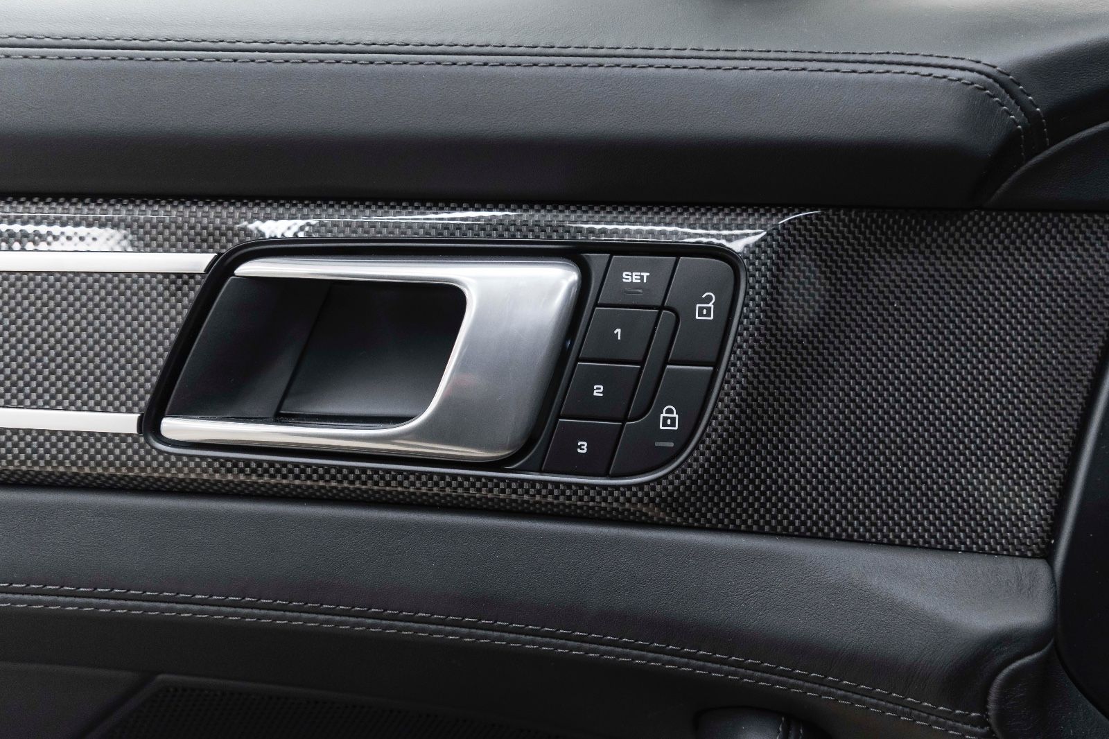 Fahrzeugabbildung Porsche Panamera Turbo S CHRONO LED PDLS PASM ACC PCCB