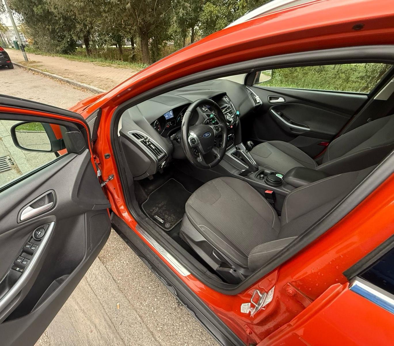 Ford Focus 2012 — photo 8