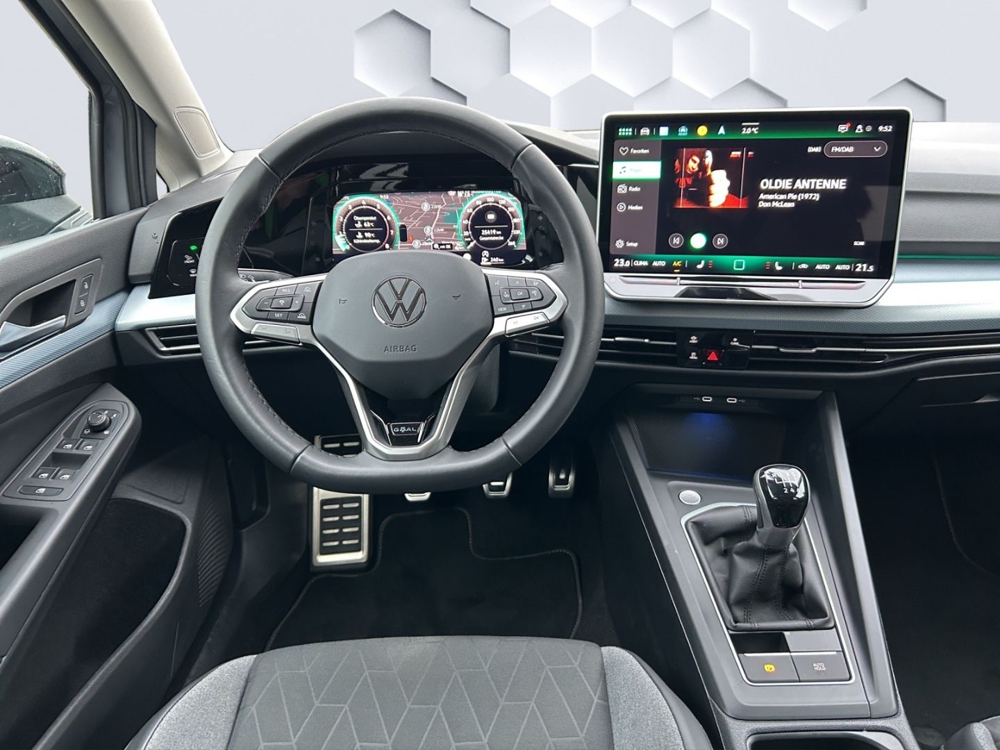 Golf VIII 1.5 TSI Schalter 85kW LED AHZV App-Con