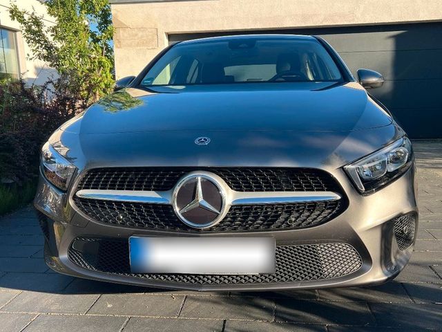 MERCEDES-BENZ A-Klasse Mercedes W177 A180 Progressive / ...