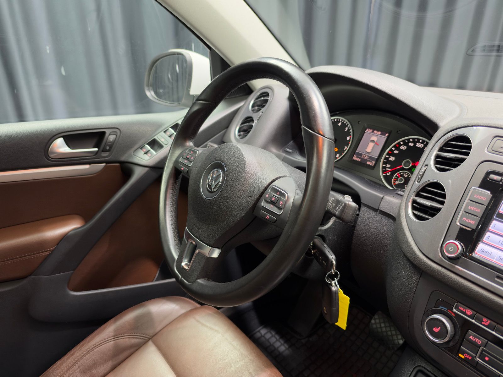 Fahrzeugabbildung Volkswagen Tiguan 2.0 TSI 4MOTION Track&Style |PANO|LEDER