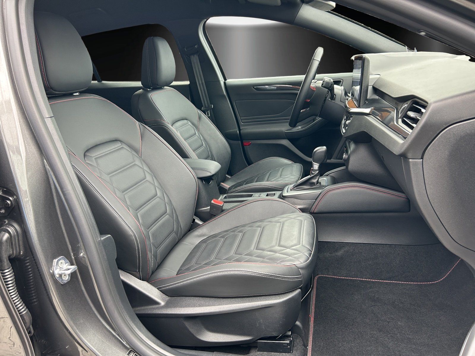 Fahrzeugabbildung Ford Focus 1.0 ST-Line X Aut./LED/ACC/KAMERA/NAVI/AHK