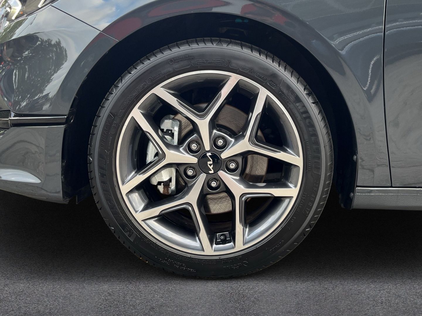 Fahrzeugabbildung Kia Ceed ULTIMATE EDITION 1.0 T-GDI *STYLE-PAKET*