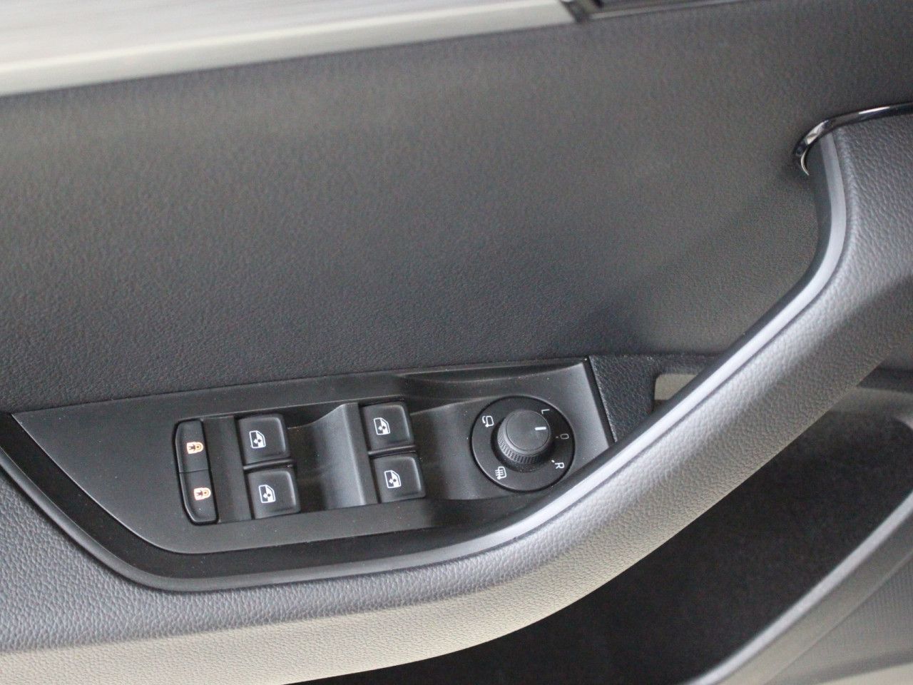 Fahrzeugabbildung SKODA Superb Combi 1.5 TSI ACT Ambition ACC/Navi/PDC