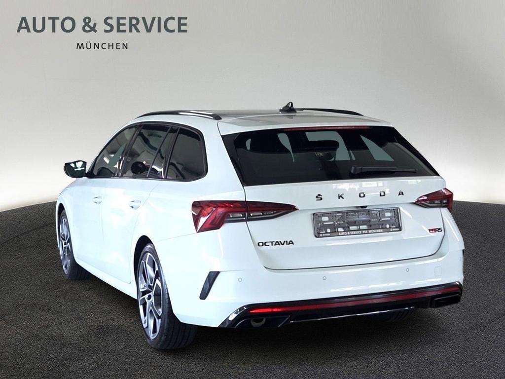 Skoda Octavia 2023 г. Белый, пробег 52600 км