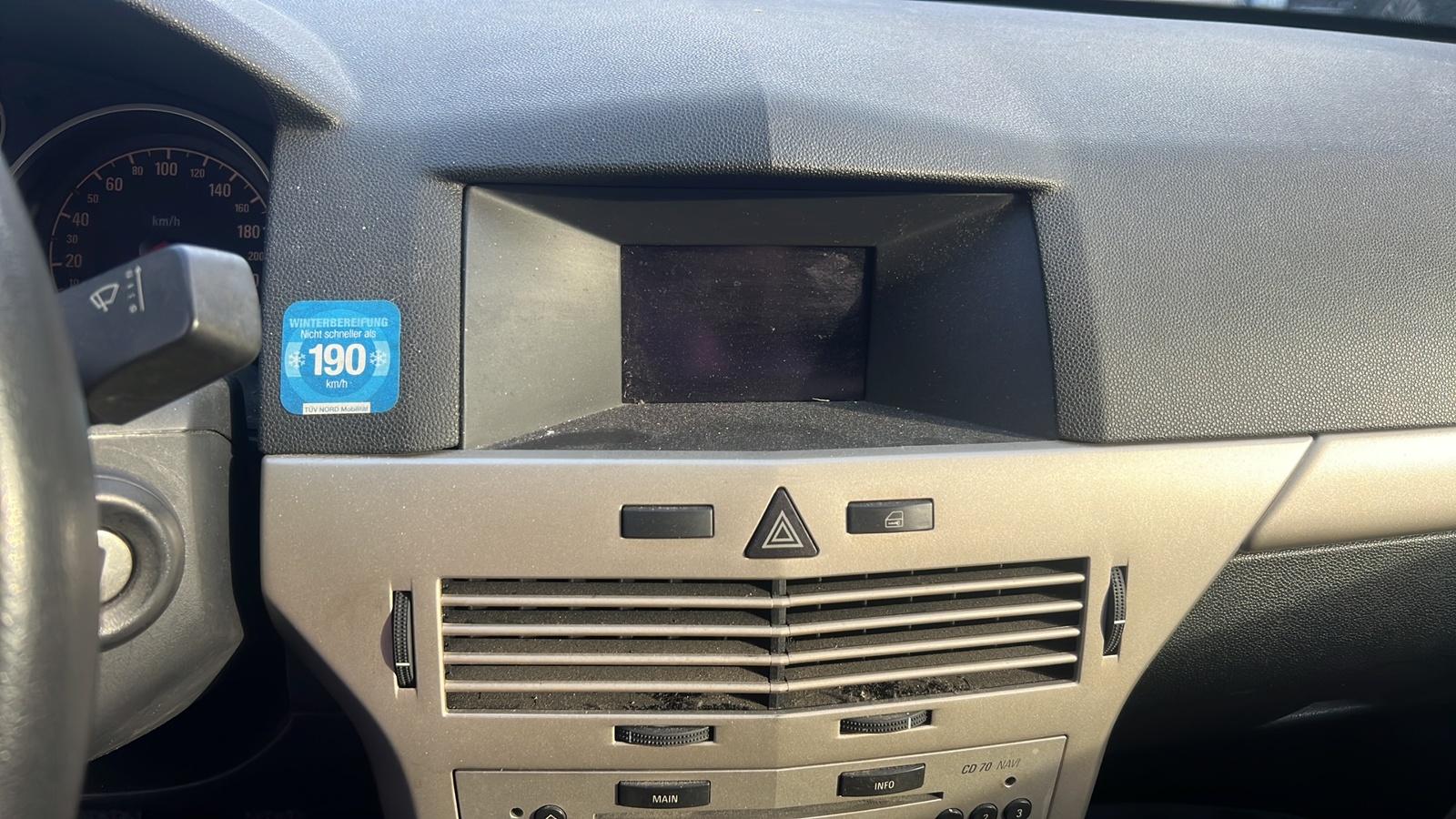 Opel Astra 2008 — photo 17