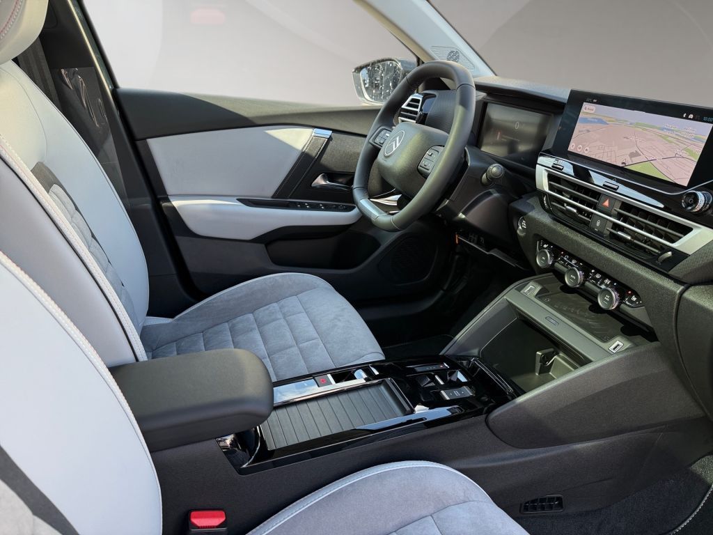 Fahrzeugabbildung Citroën C4 X Hybrid 145 MAX Vollausstattung
