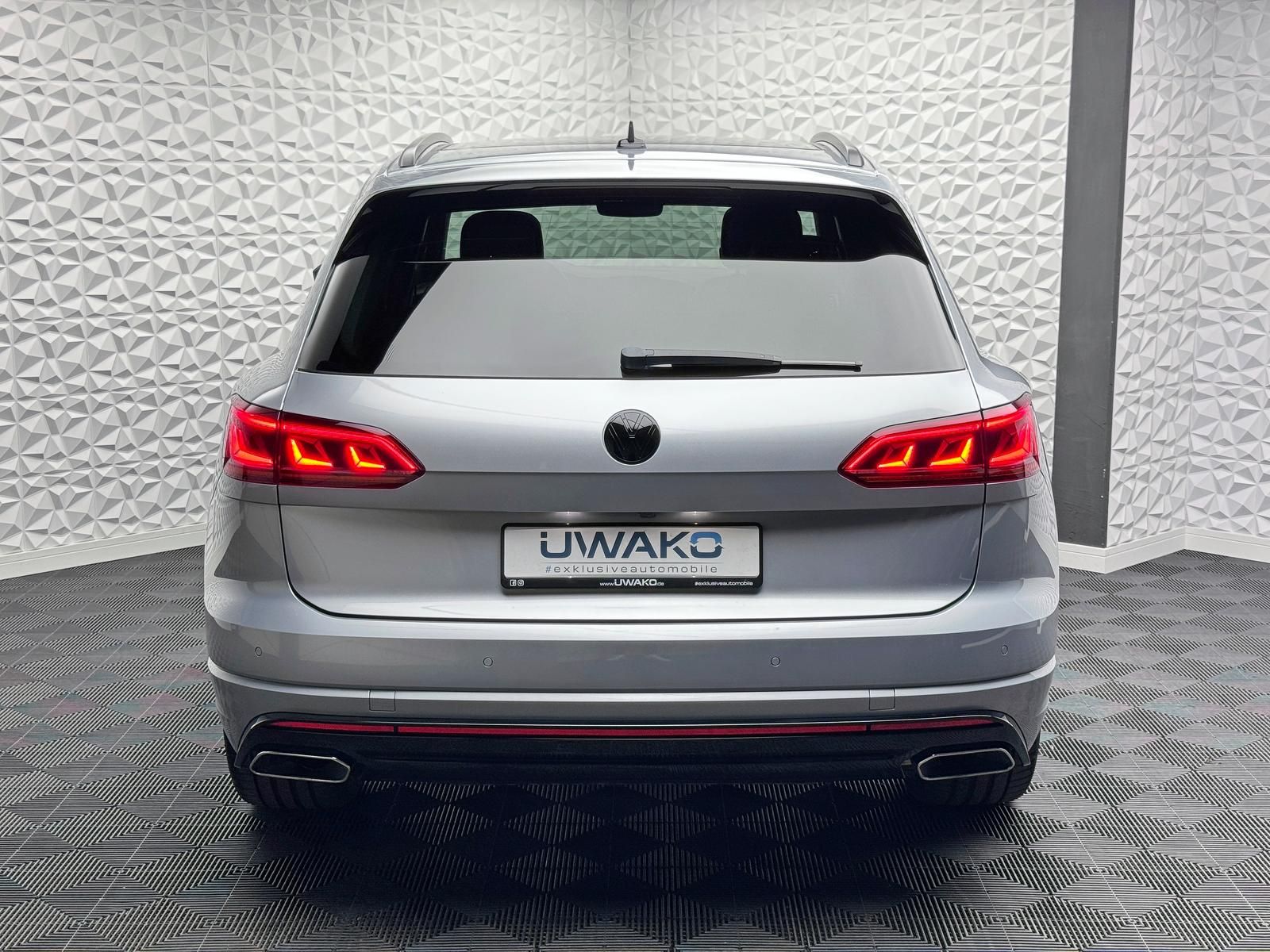 Fahrzeugabbildung Volkswagen 4.0 TDI V8*R-LINE*STANDHZ*DYNAUDIO*LUFT*PANO*AHK