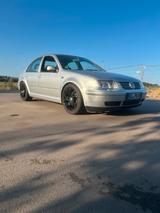 Volkswagen Vw Bora v5 2,3 - Volkswagen Bora: V5