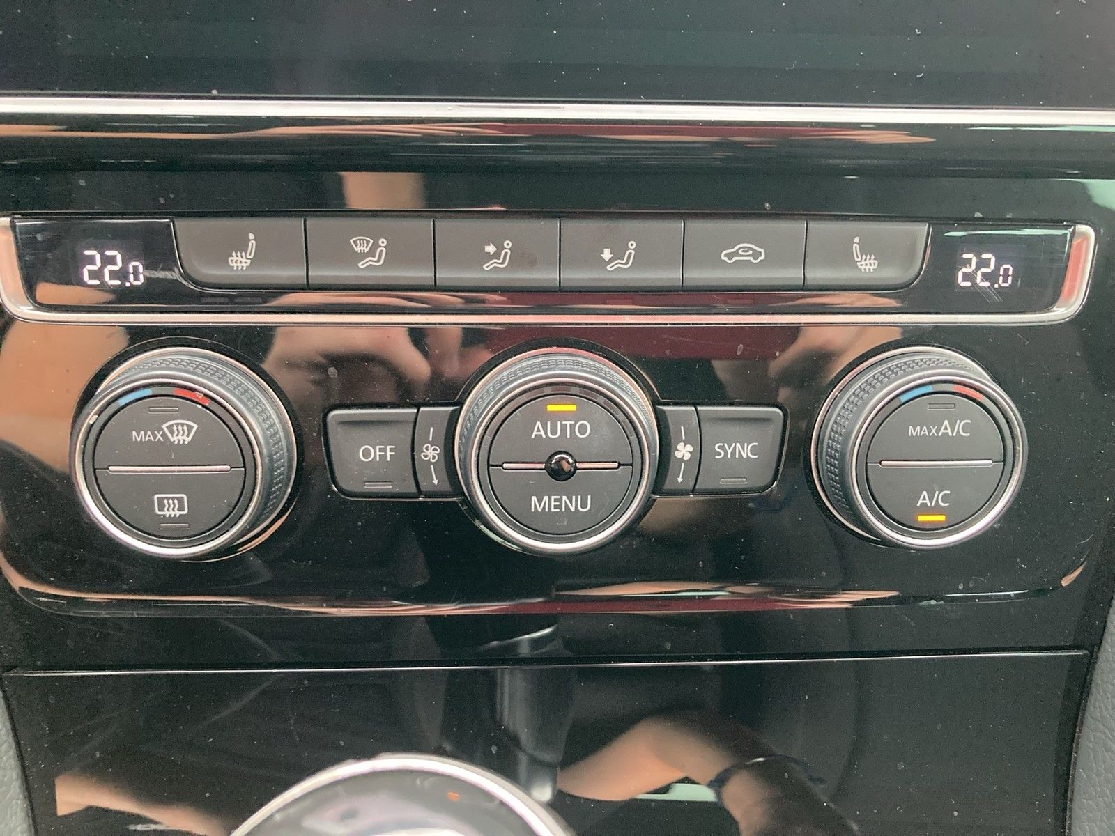 Fahrzeugabbildung Volkswagen Golf VII Lim. TSI Sound LED ACC PDC APP-Connect