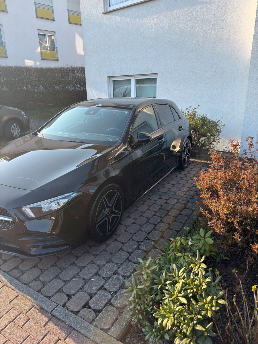 MERCEDES-BENZ Mercedes Benz A 200 AMG Paket 8 Fach bereift.