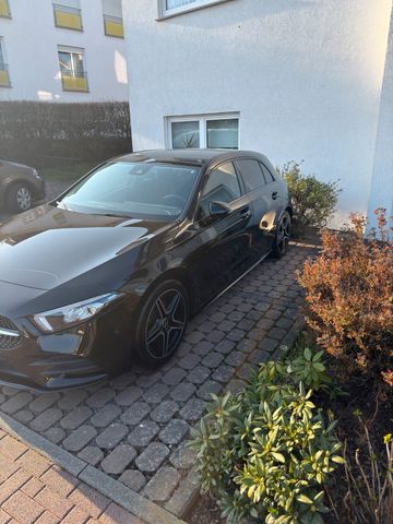 MERCEDES-BENZ Mercedes Benz A 200 AMG Paket 8 Fach bereift.