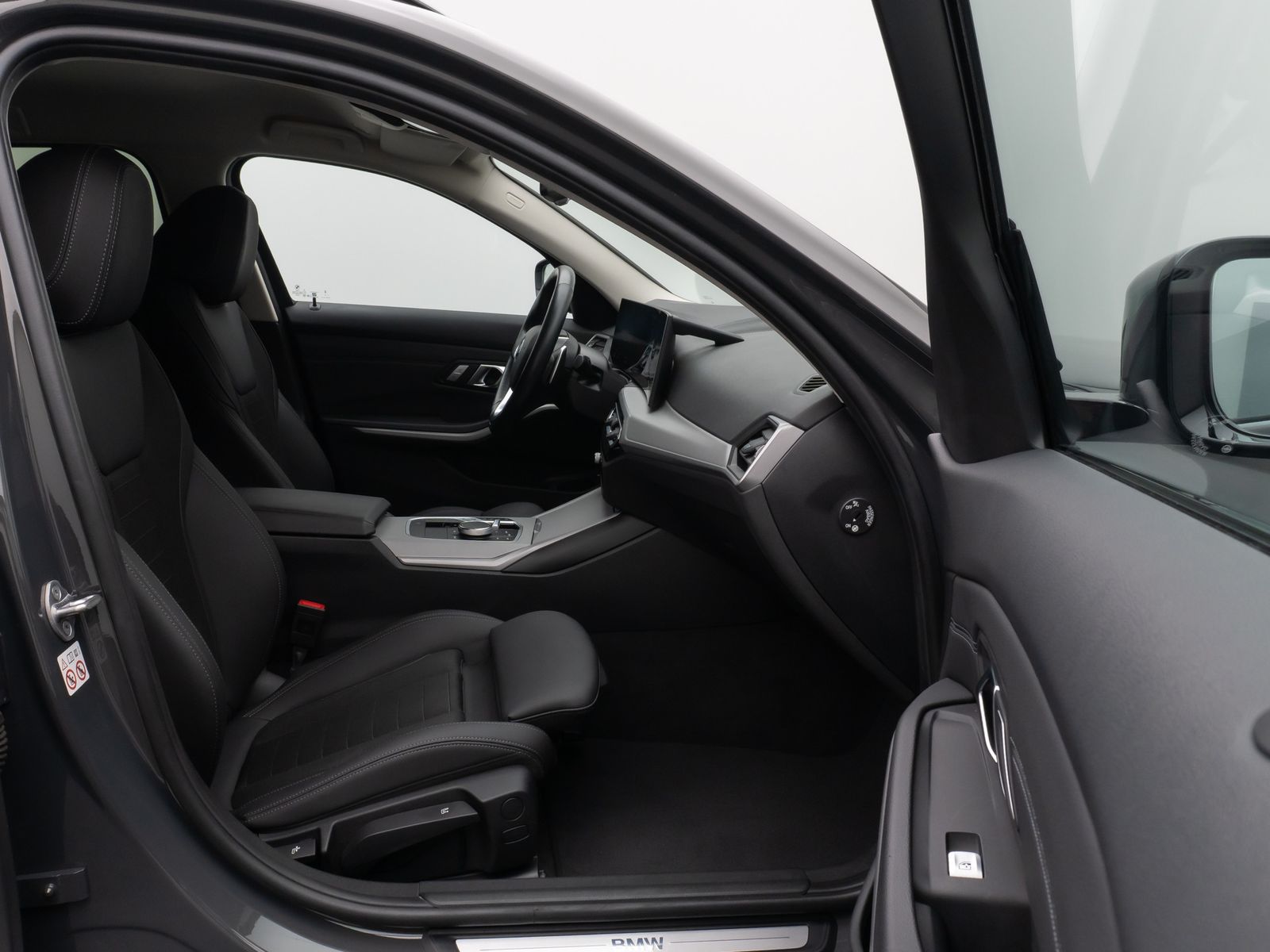 Fahrzeugabbildung BMW 320e 360°DAB MDach Leder ACC Komfort Alarm Sport