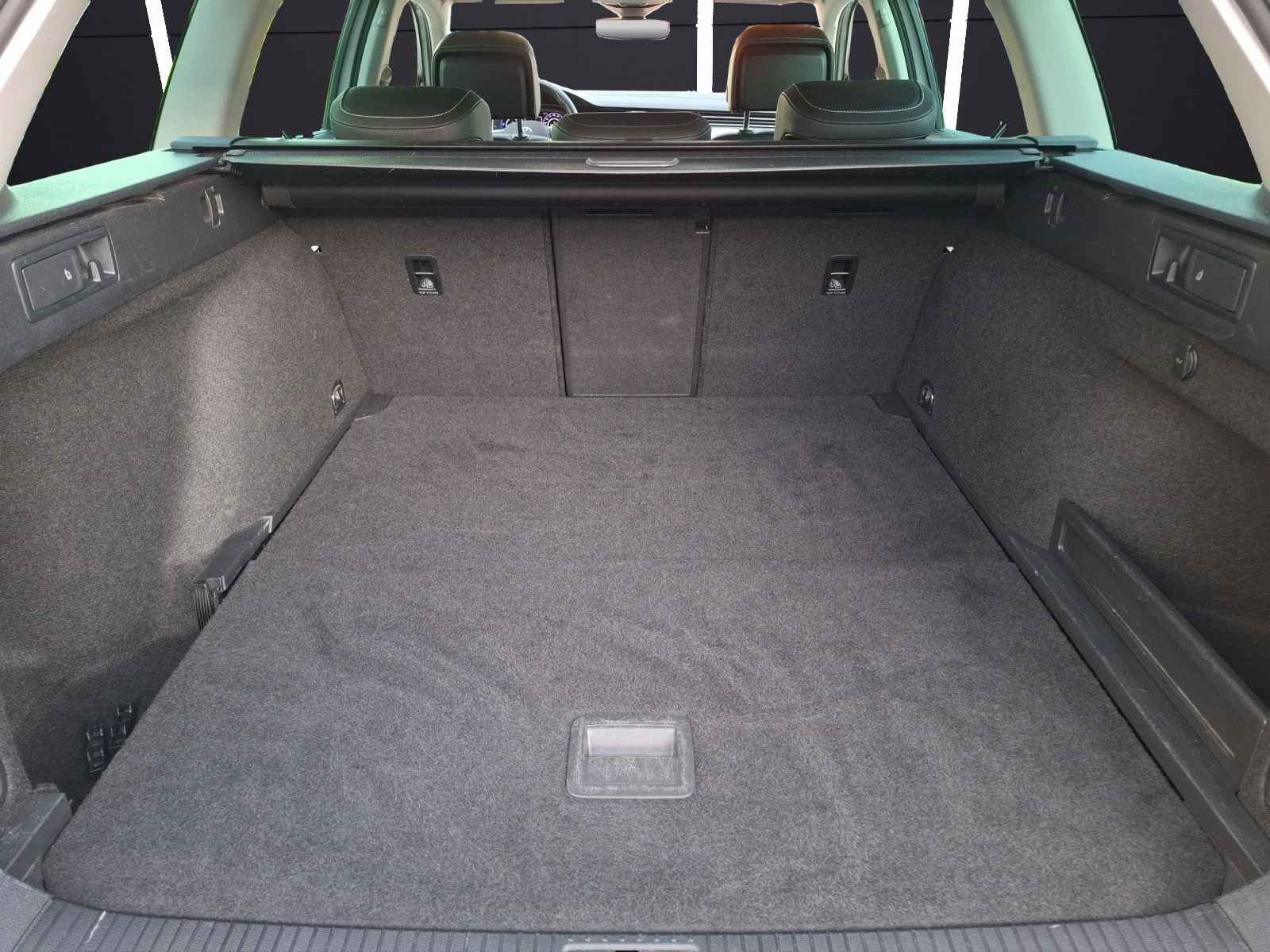 Fahrzeugabbildung Volkswagen Passat Variant TDI Elegance DSG Matrix Navi AID