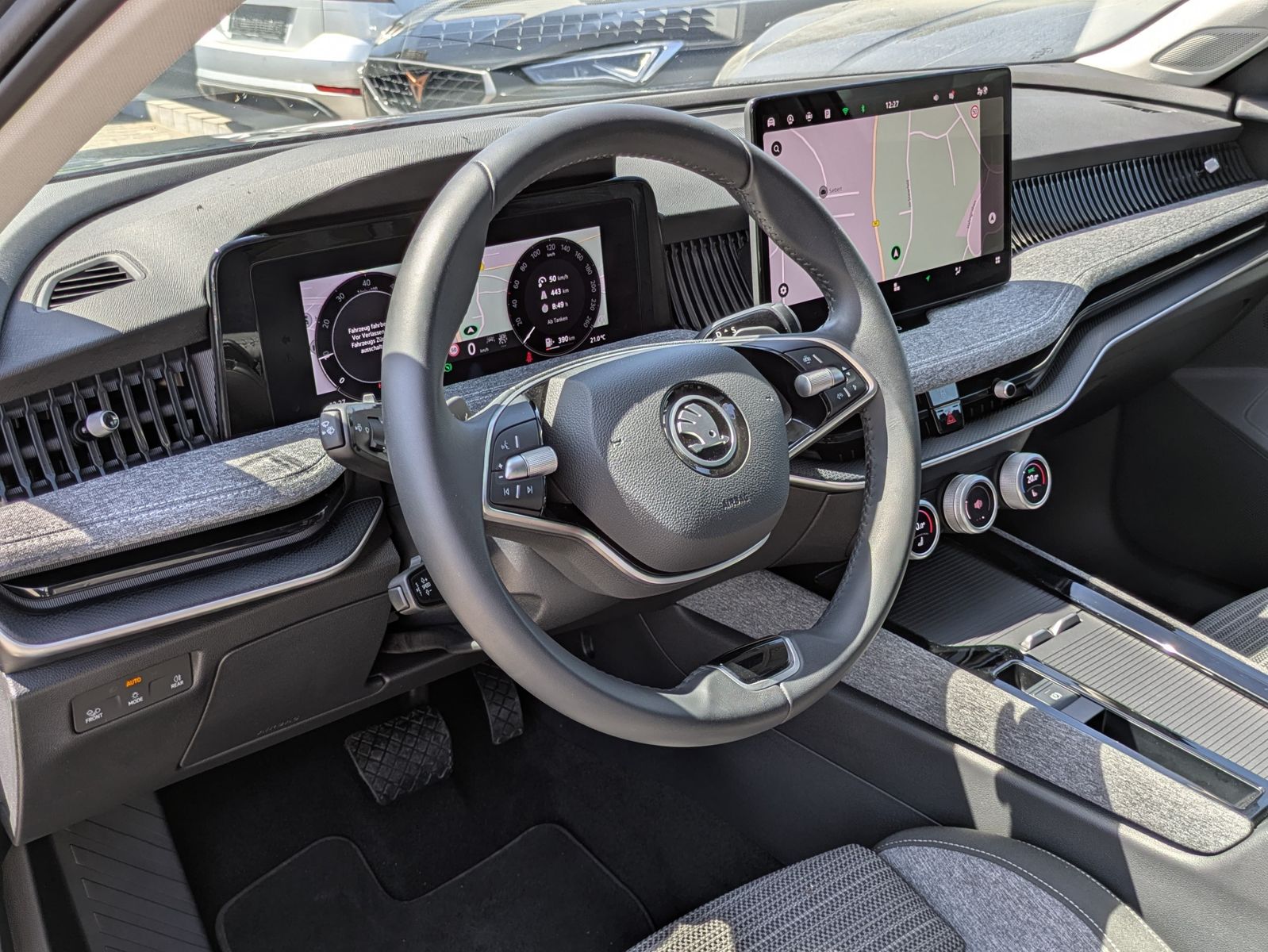 Fahrzeugabbildung SKODA Superb 2.0 TDI 4x4 Selection MATRIX*AHK*PANO*19"