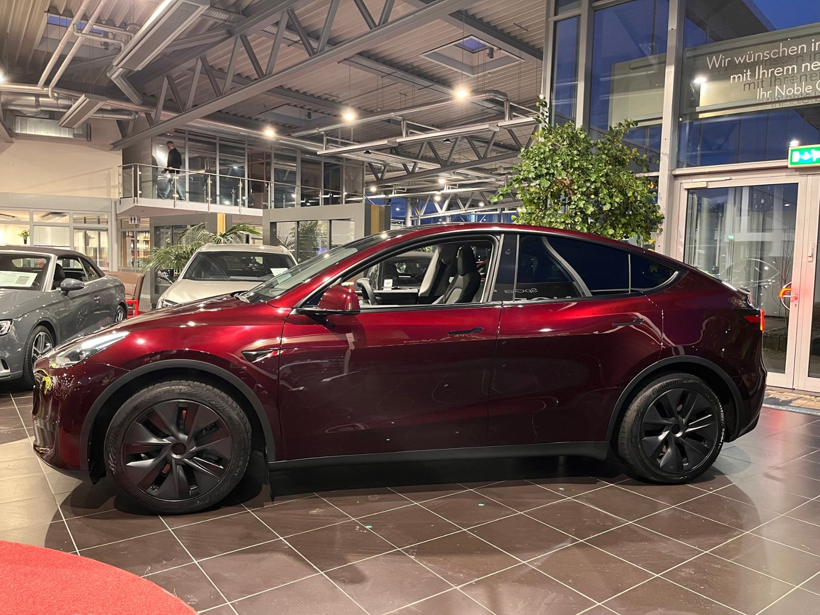 Fahrzeugabbildung Tesla Model Y SR RWD AUTOPILOT PANO 360° WP 19"