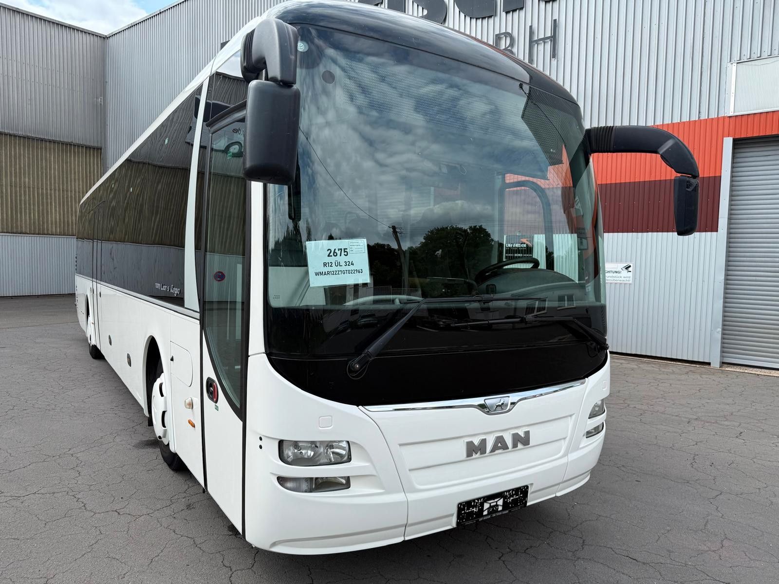 MAN  2015 - Image 1 of 32