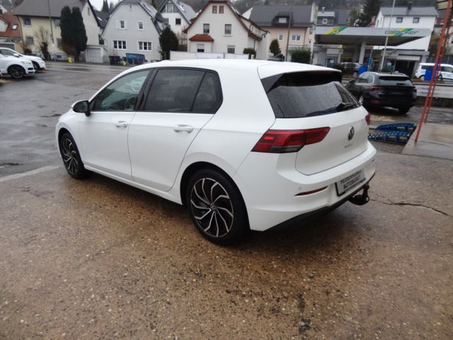 Fahrzeugabbildung Volkswagen Golf VIII Lim. Life/DSG/Navi/AHK/LED/PDC/150PS/
