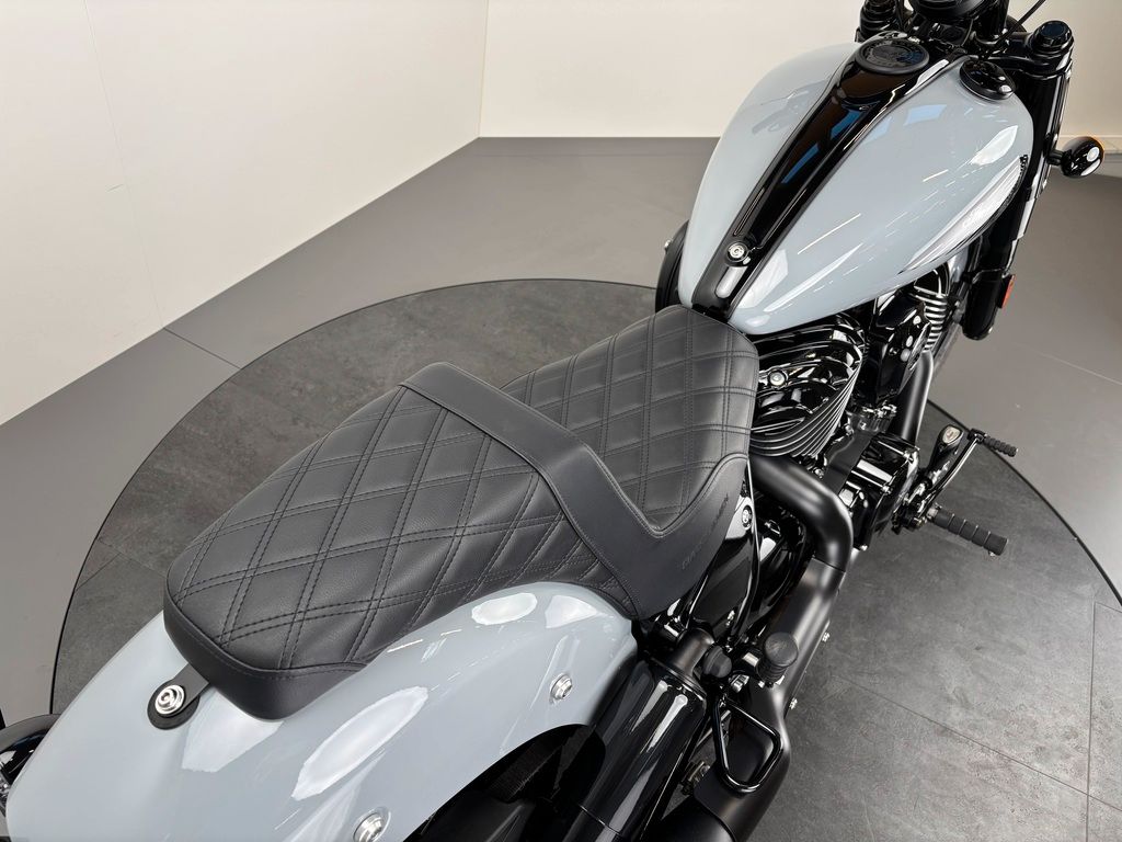 Fahrzeugabbildung Indian CHIEF BOBBER DARK HORSE *JEKILL & HYDE*