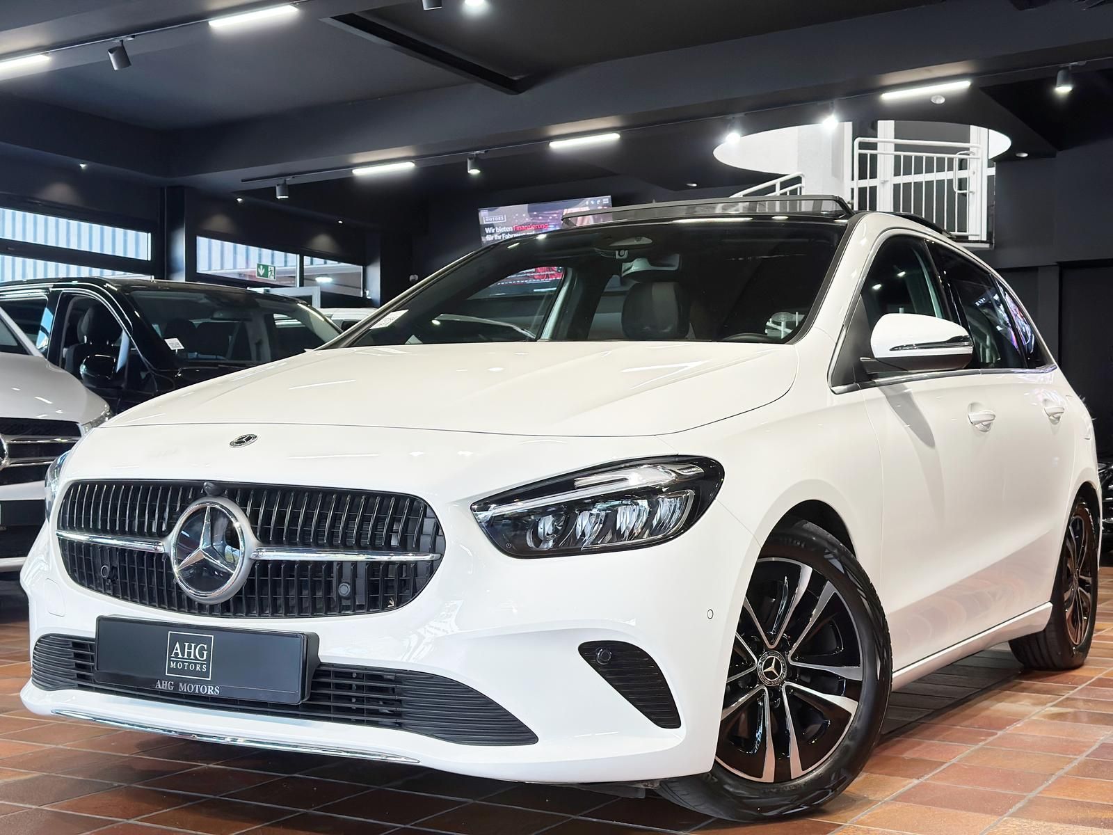 MERCEDES-BENZ B 180 ADVANCED PANO DISTRO MEMORY SOUND EASYPACK