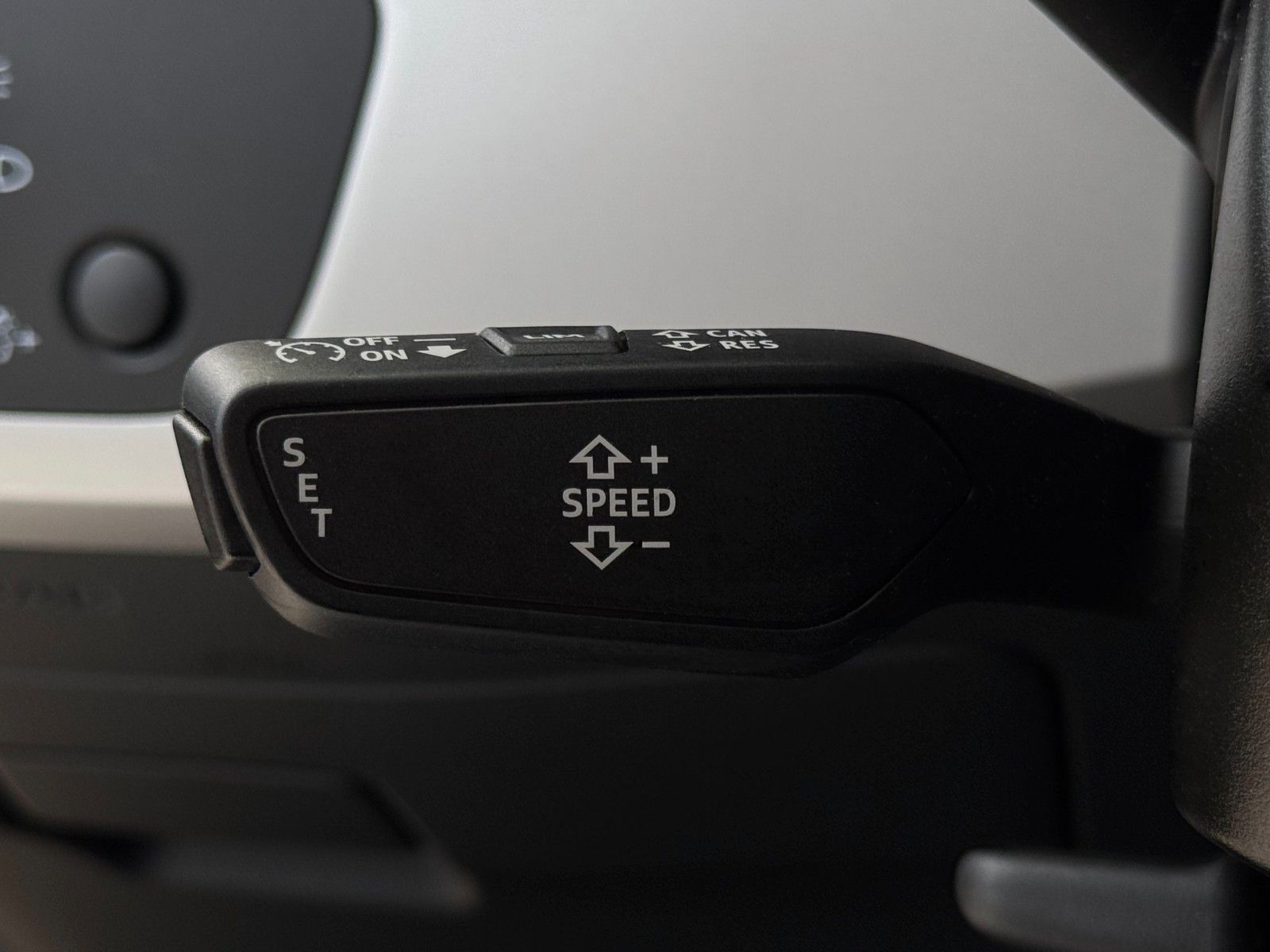 Fahrzeugabbildung Audi A4 Avant 40 TFSI S tronic Kamera Massage AHK SHZ