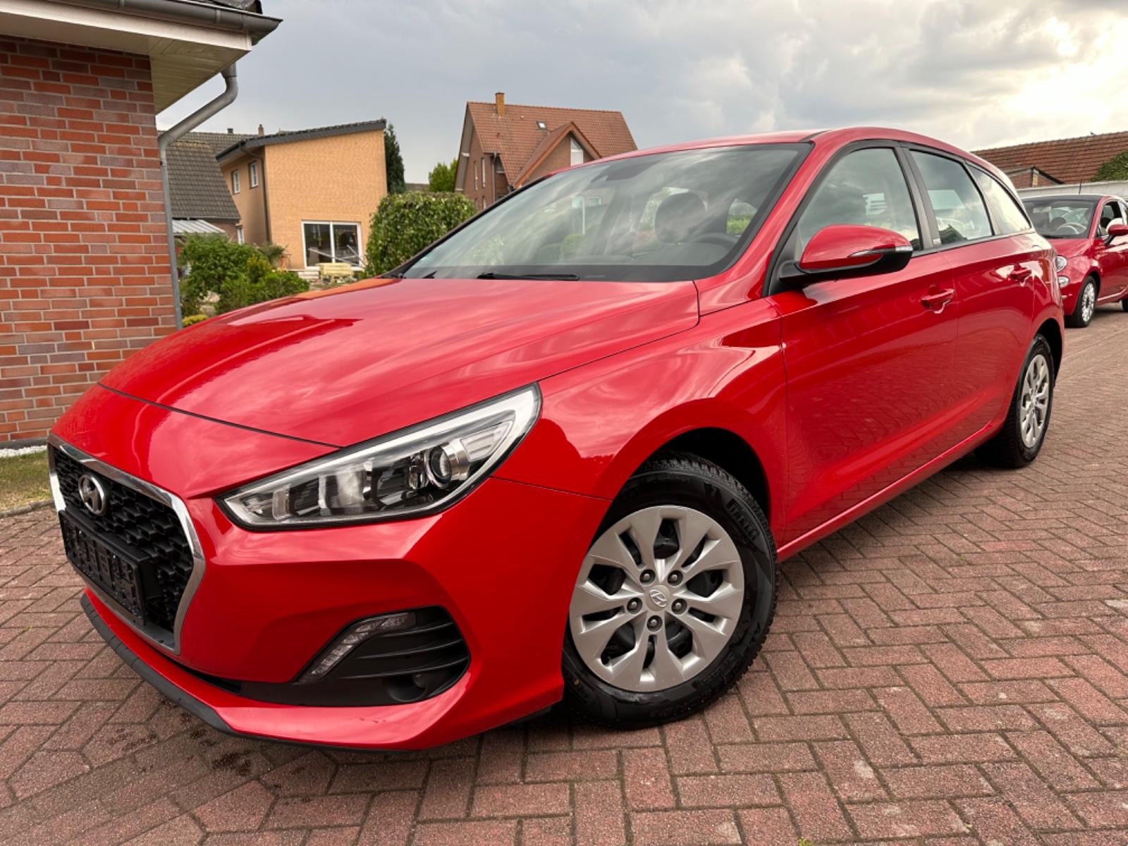 Hyundai i30 *KLIMA*TEMPOMAT*PDC*NAVI*KAMERA*SHZ