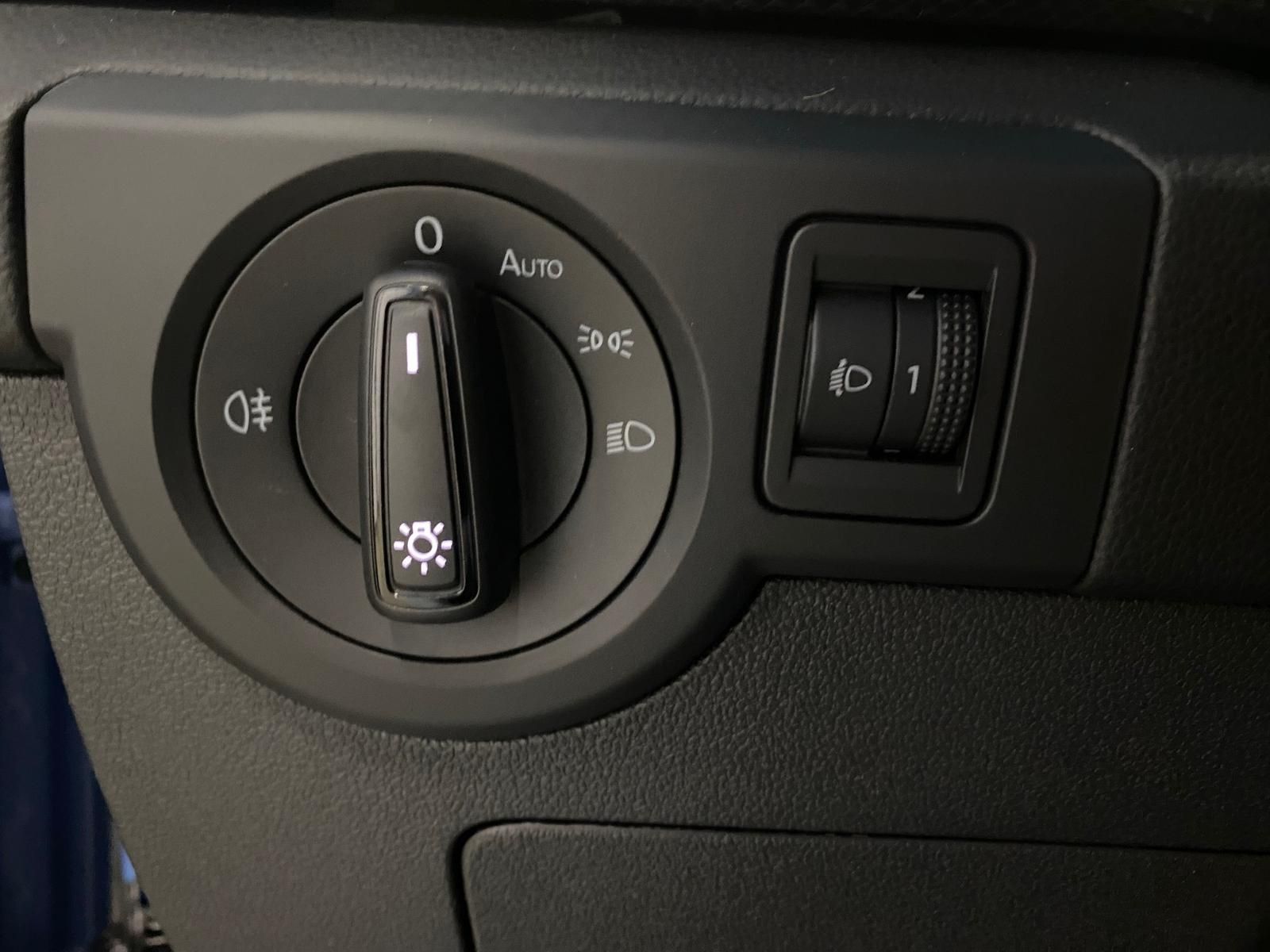 Fahrzeugabbildung Volkswagen T-Cross 1.0 TSI Life+APP+ACC+TOTWINKEL+KAMERA+++