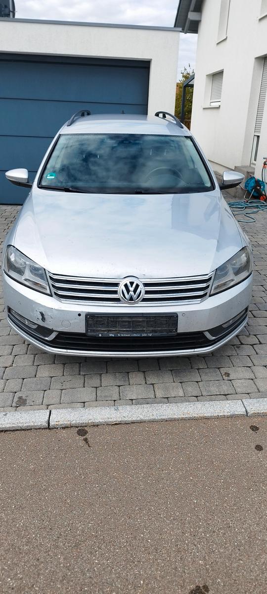 Volkswagen Passat 2011 — rear view