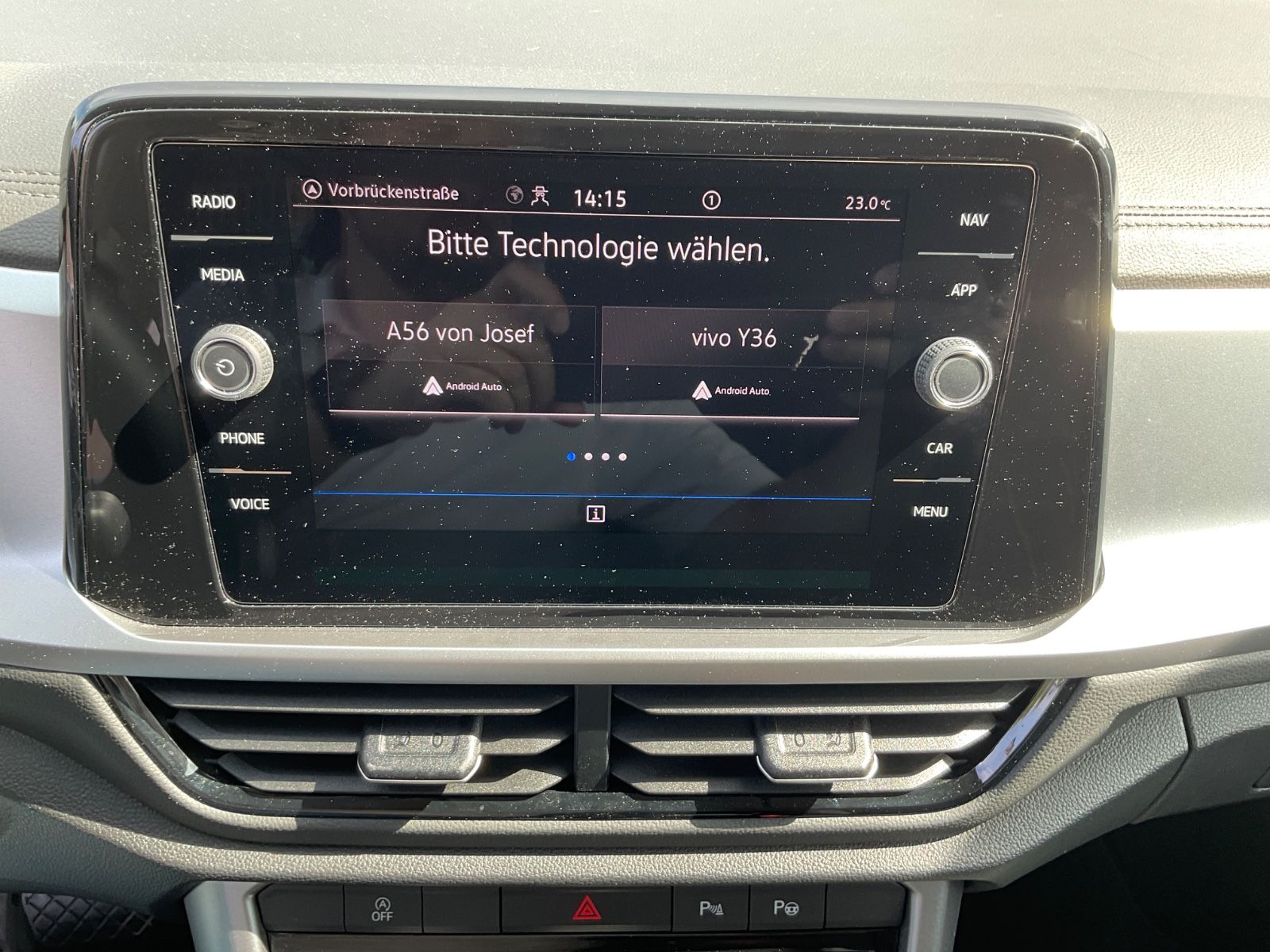 Fahrzeugabbildung Volkswagen T-Roc 1.5 TSI DSG Life,LED,AHK,Navi