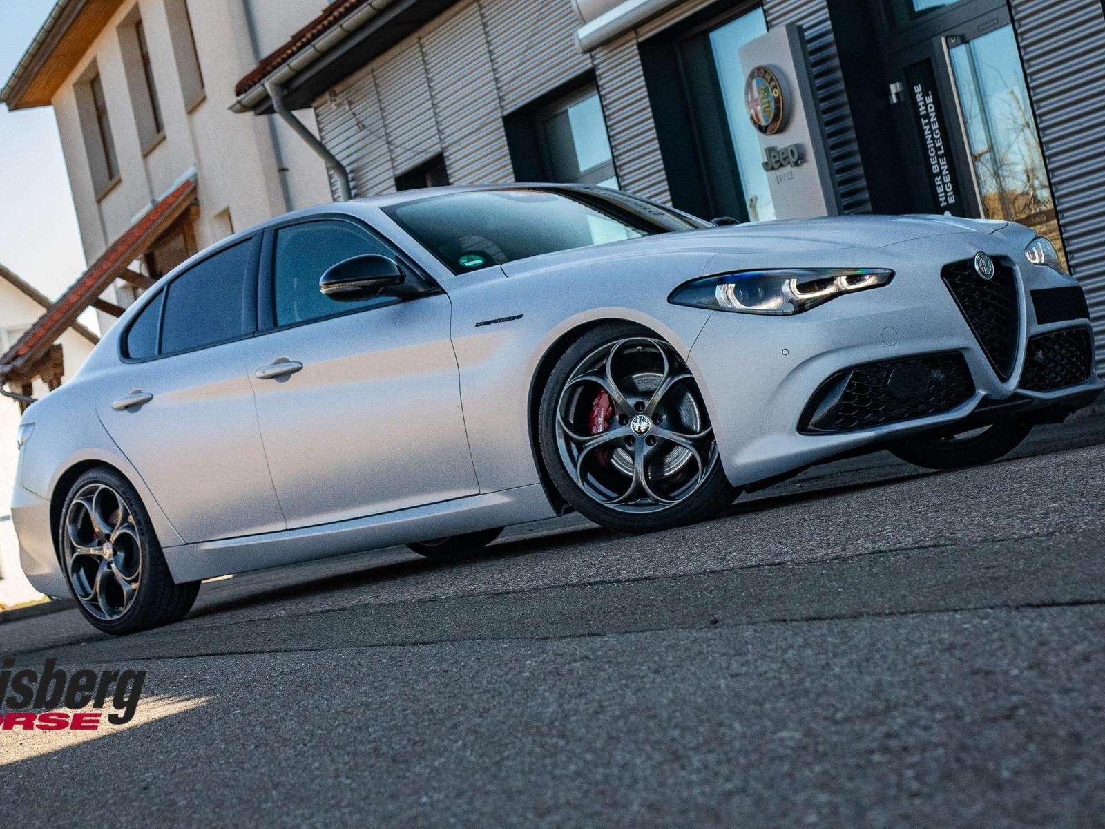 Alfa Romeo Giulia Competizione 2.0 Q4 vom AR Vertragshändle
