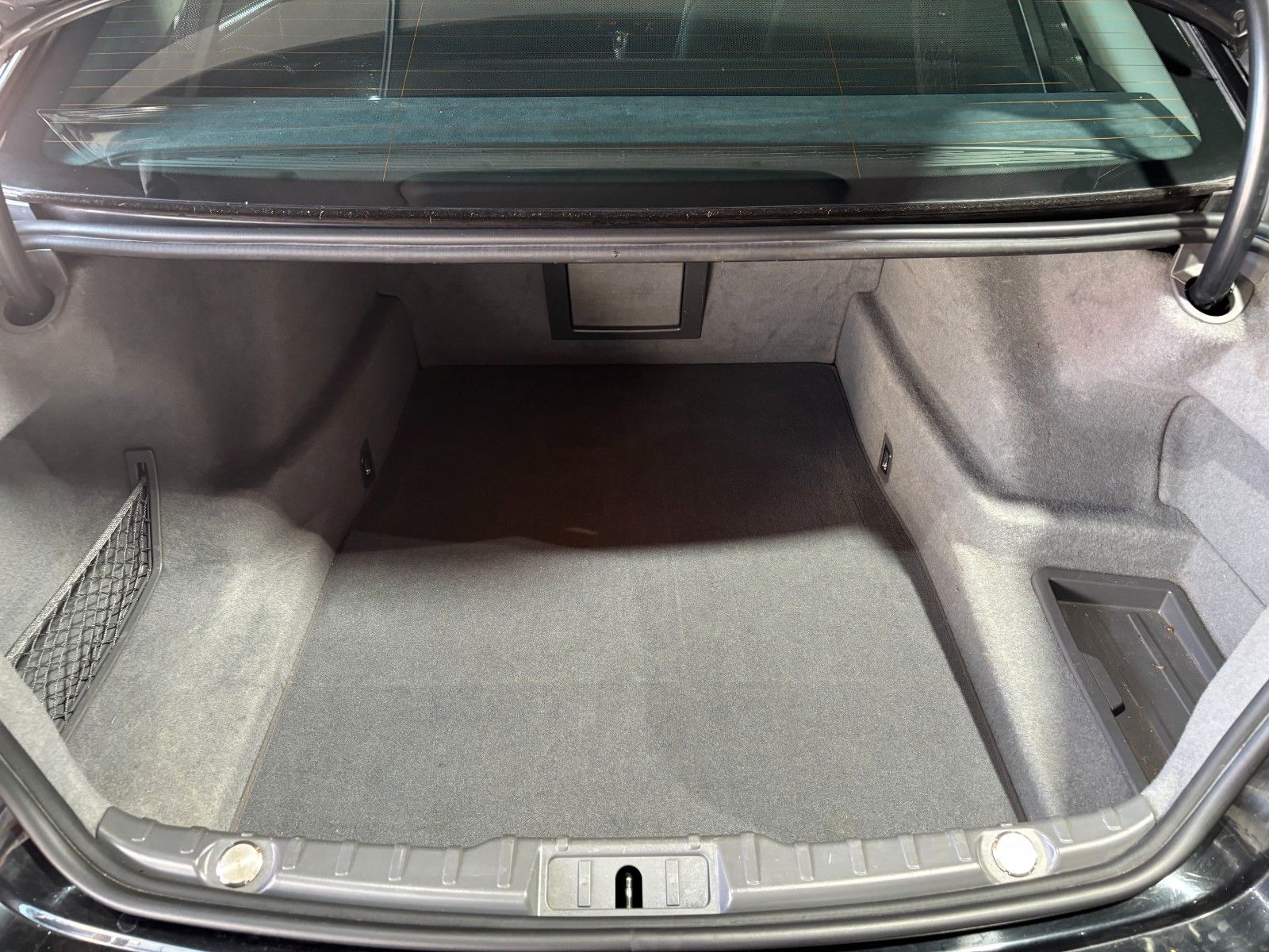 Fahrzeugabbildung BMW 760i L V12/MASSAGE/MEMORY/HUD/SCHIEBEDACH/KAMERA