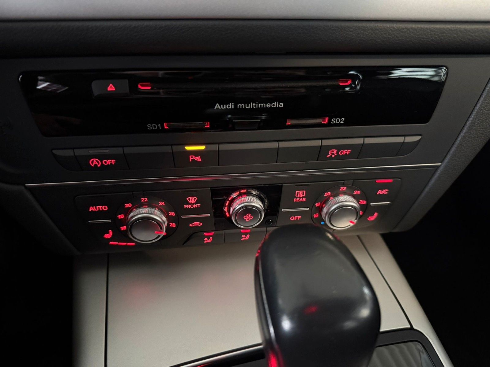 Fahrzeugabbildung Audi A6 Avant 2.0 TDI quattro S-LINE/NAVI/SPORT/Nappa