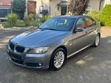 BMW 320 Baureihe 3 Lim. 320i*VOLLAUSSTATTUNG*EURO5* - BMW 320 aus 2011: 320i