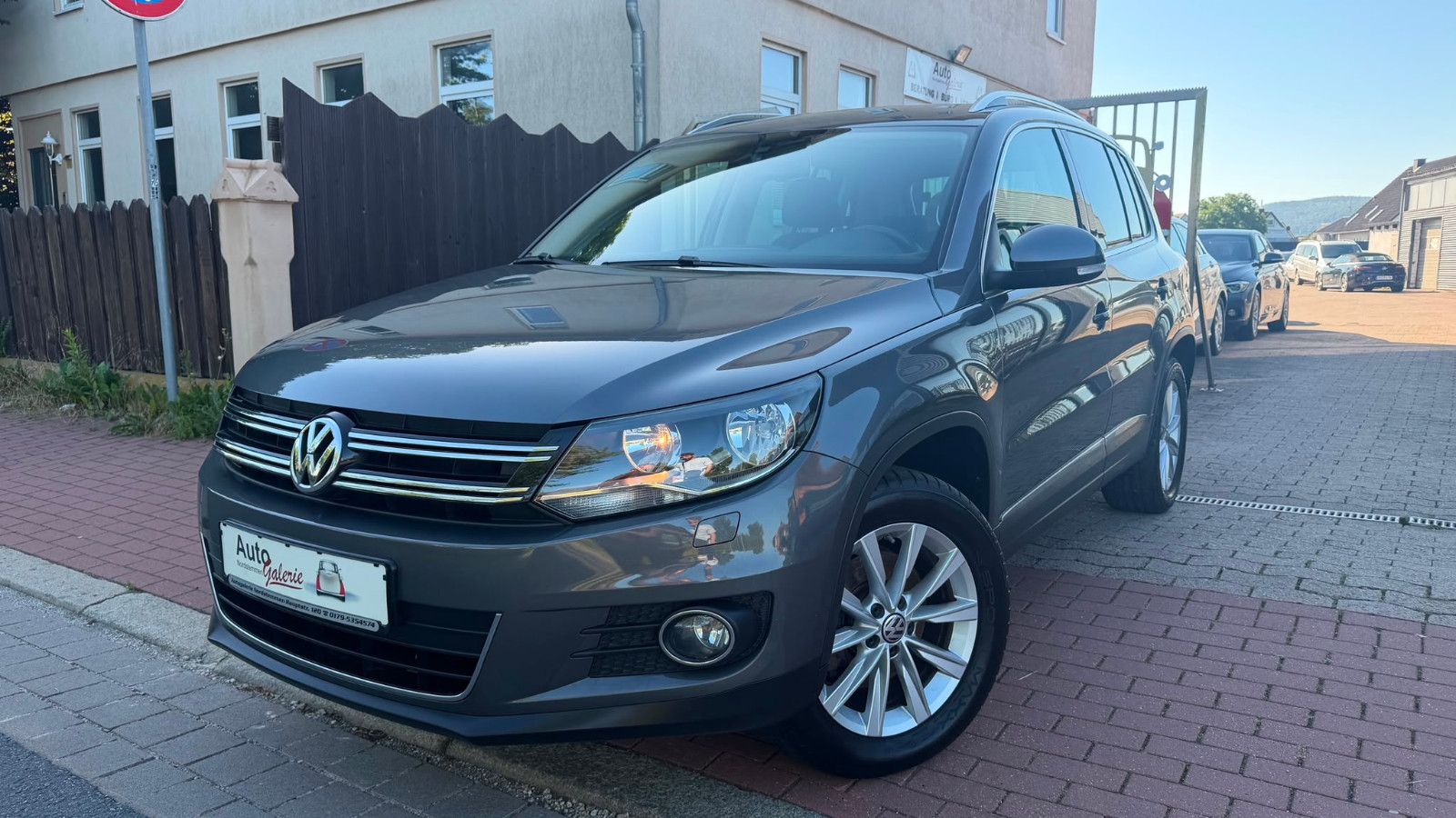 Volkswagen Tiguan - 1