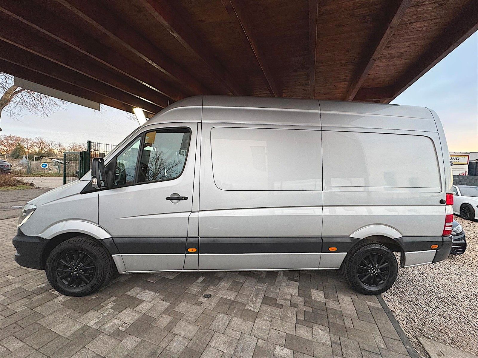 Fahrzeugabbildung Mercedes-Benz Sprinter II Kasten 319 CDI L2H3 *Bi-Xenon*19%*