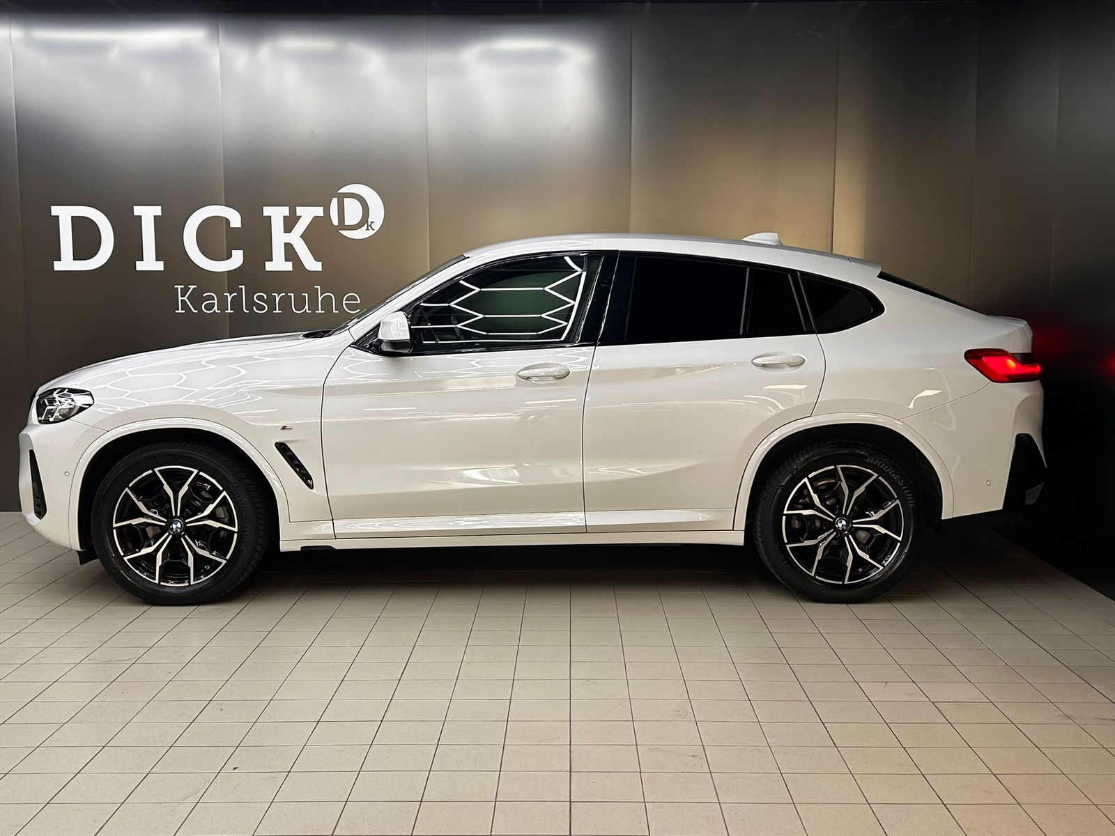 Fahrzeugabbildung BMW X4 xDr M Sport SHADO+LEDER+LED+NAVI+KAMER+TEMP+