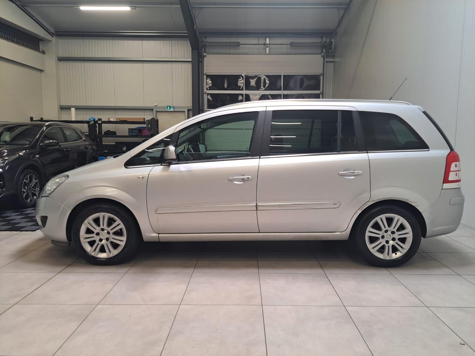 Opel Zafira B 1.8 / 7SITZER  / XENON AHK / SHZ