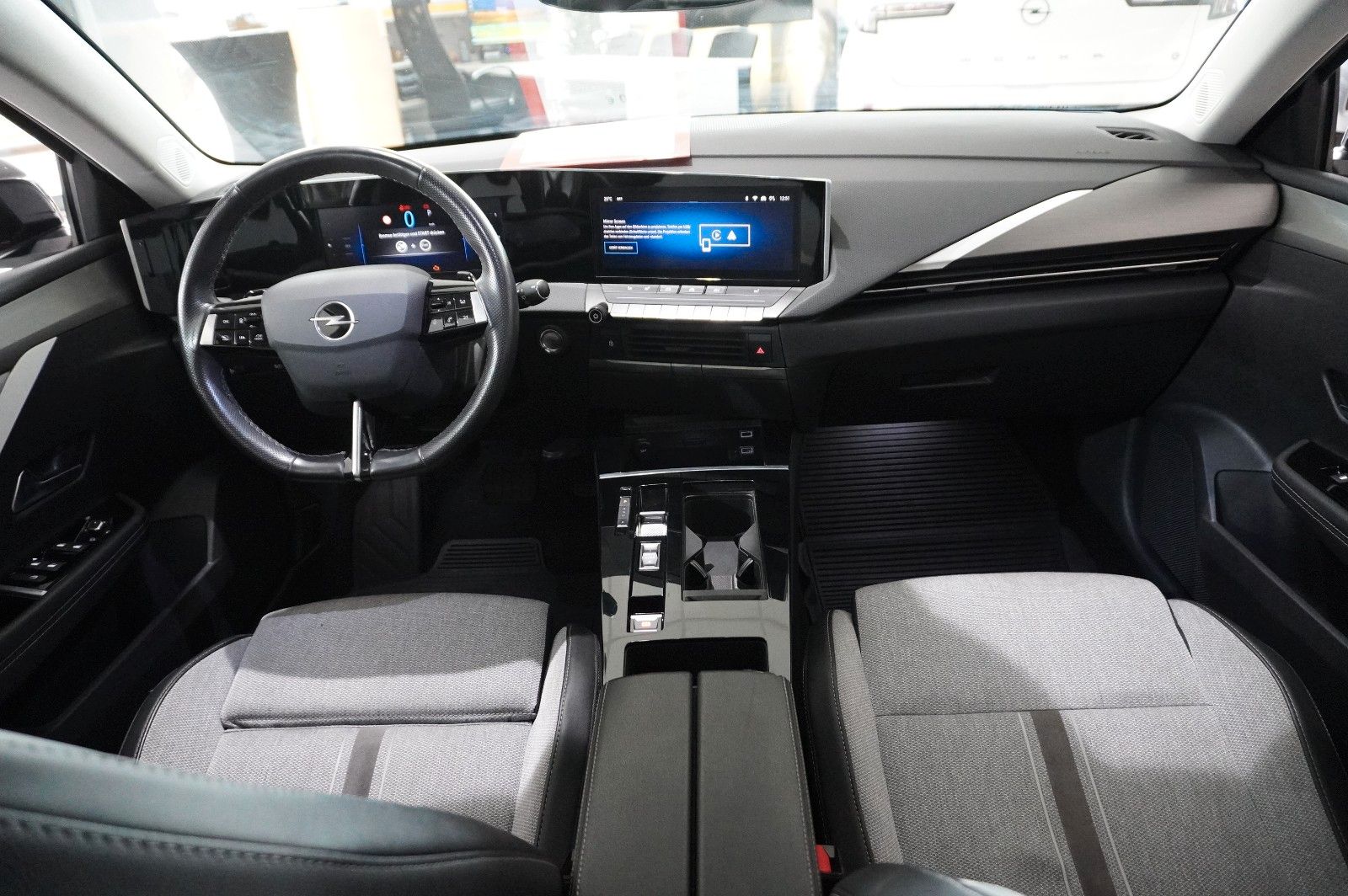 Fahrzeugabbildung Opel Astra L Lim. 1.6 HYBRID ELEGANCE NAVI/LED/KAMERA