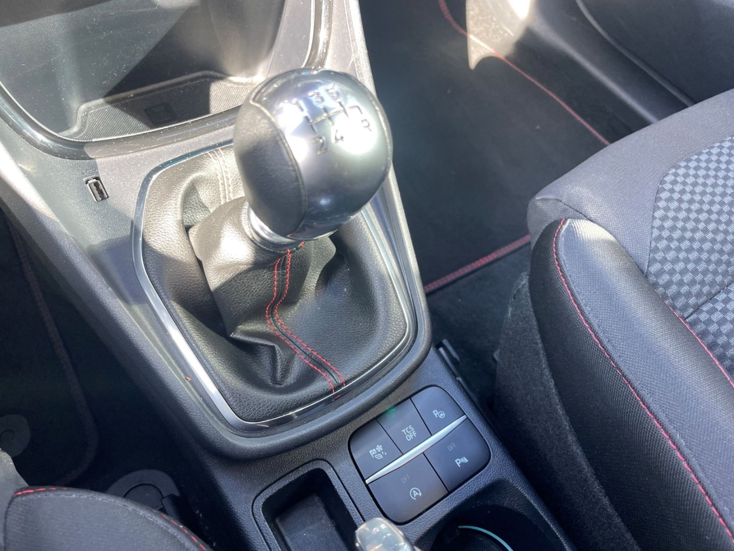 Fahrzeugabbildung Ford Puma ST-Line VerkehrszeichenERK Kamera DAB Navi