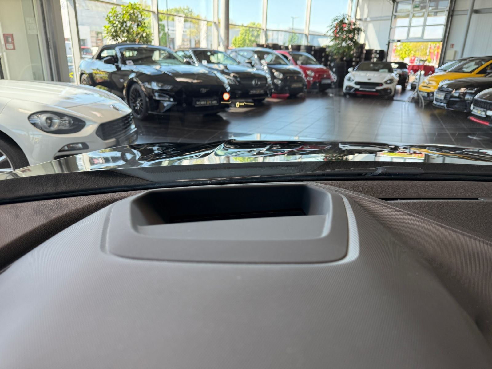 Fahrzeugabbildung BMW 120 i Advantage PANO HUD LED