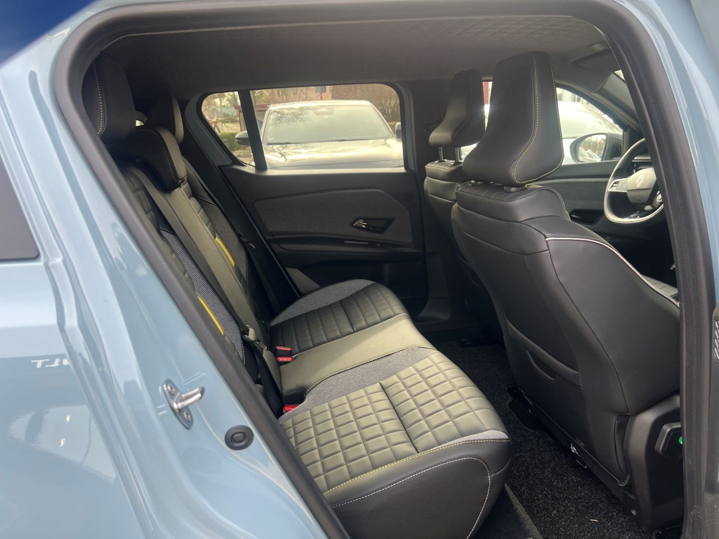 Fahrzeugabbildung Renault 4 Electric 150 Comfort Range Iconic 400 km Reich