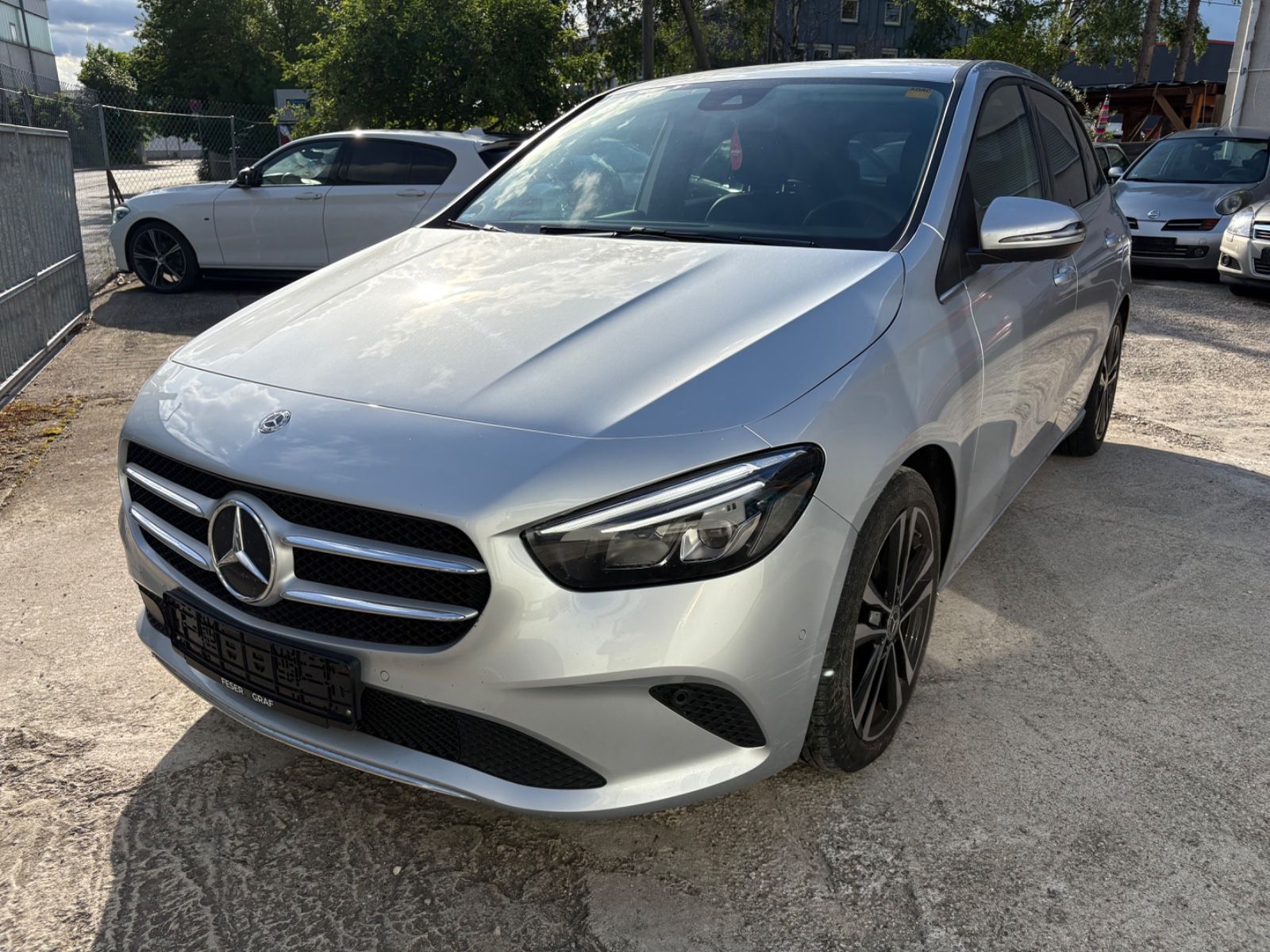 MERCEDES-BENZ B 180