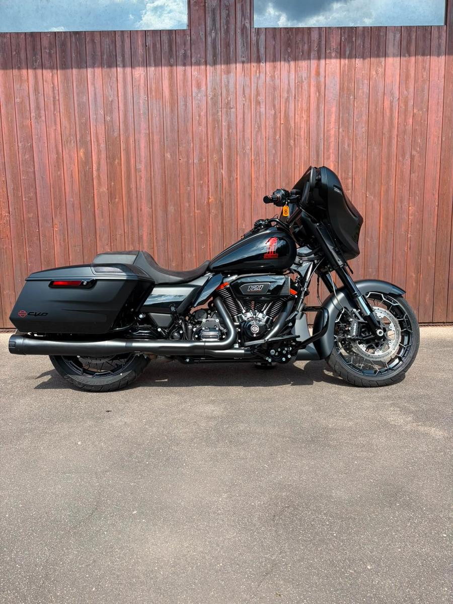Harley-Davidson FLHXSE CVO Street Glide Custompaint