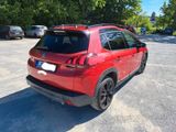 Peugeot Top gepflegter Peugeot 2008 Allure BlueHDi 120 - Peugeot 2008 mit Diesel-Antrieb: Limousine