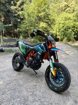 KTM SMC-R 690 / Rick and Morty / Viele Extras / 2021 - KTM Motorräder in Freiburg