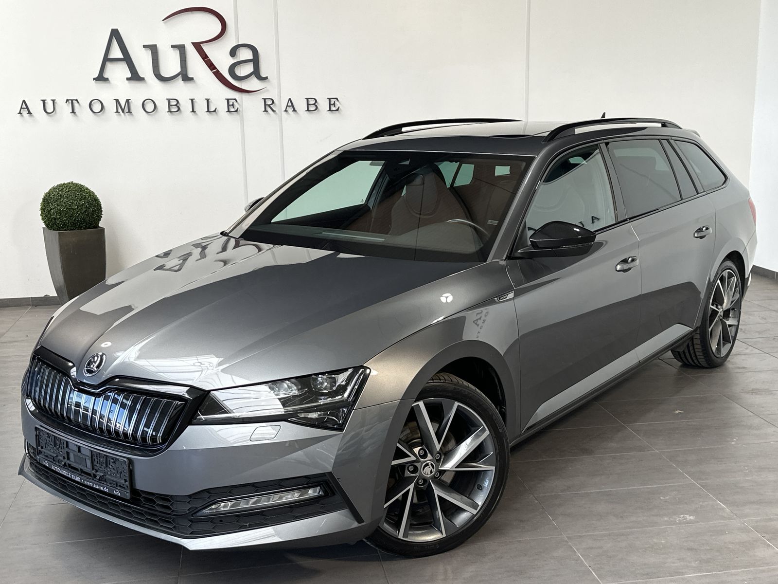 Fahrzeugabbildung SKODA Superb Sportline iV NAV+LED+AHK+PANO+CANTON+19ZO