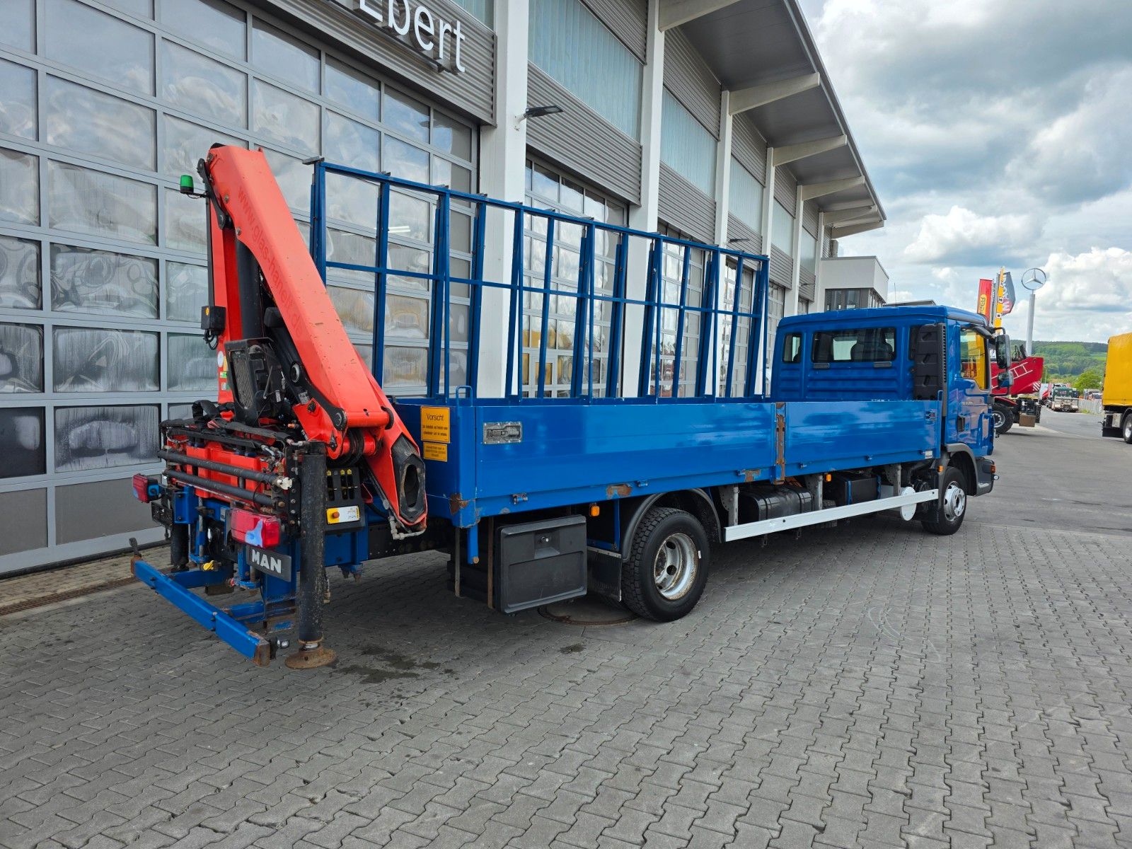Fahrzeugabbildung MAN TGL 12.250 BL Glasreff Palfinger PK 9002EH Funk