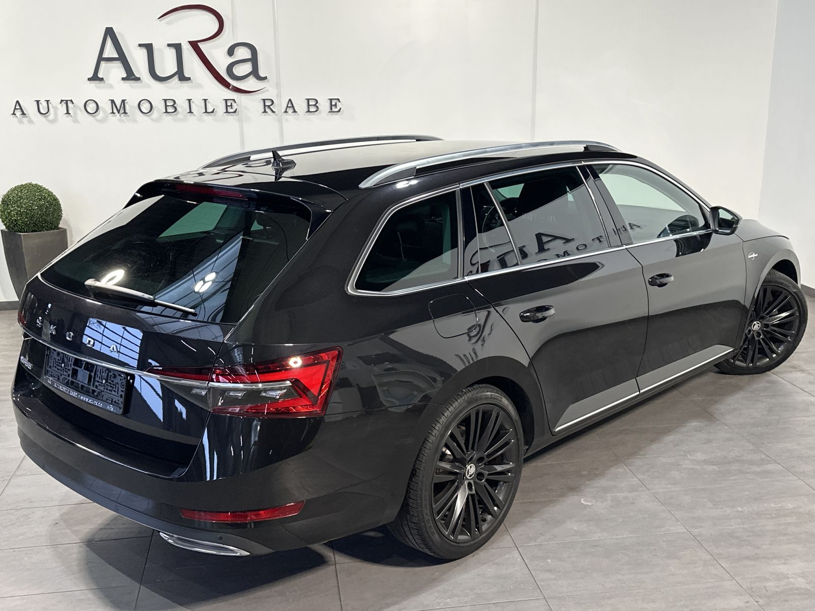 Fahrzeugabbildung SKODA Superb Combi 2.0 TSI DSG L&K NAV+LED+KAM+19ZO+VC