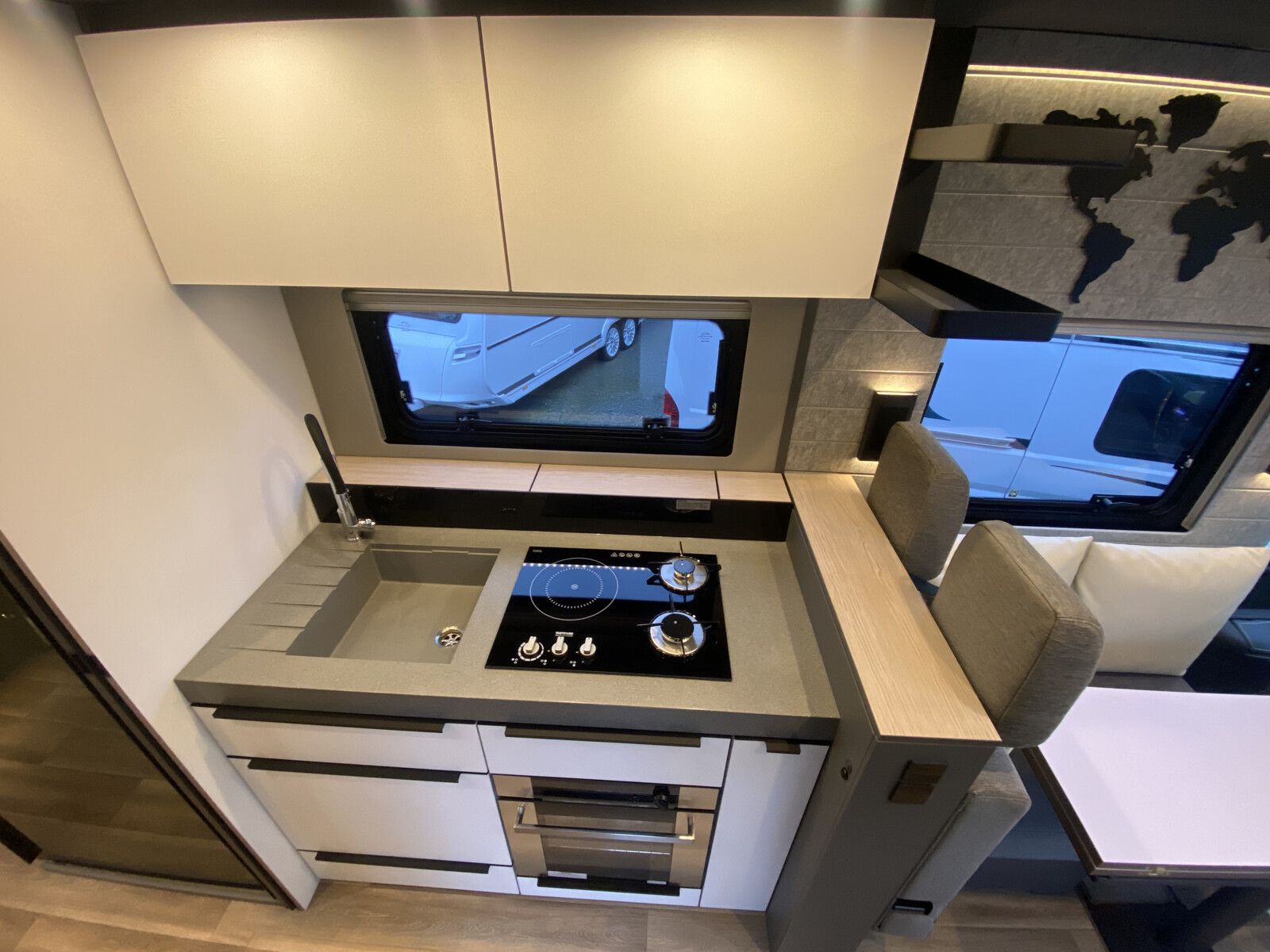Fahrzeugabbildung Niesmann + Bischoff Flair 880 Retarder