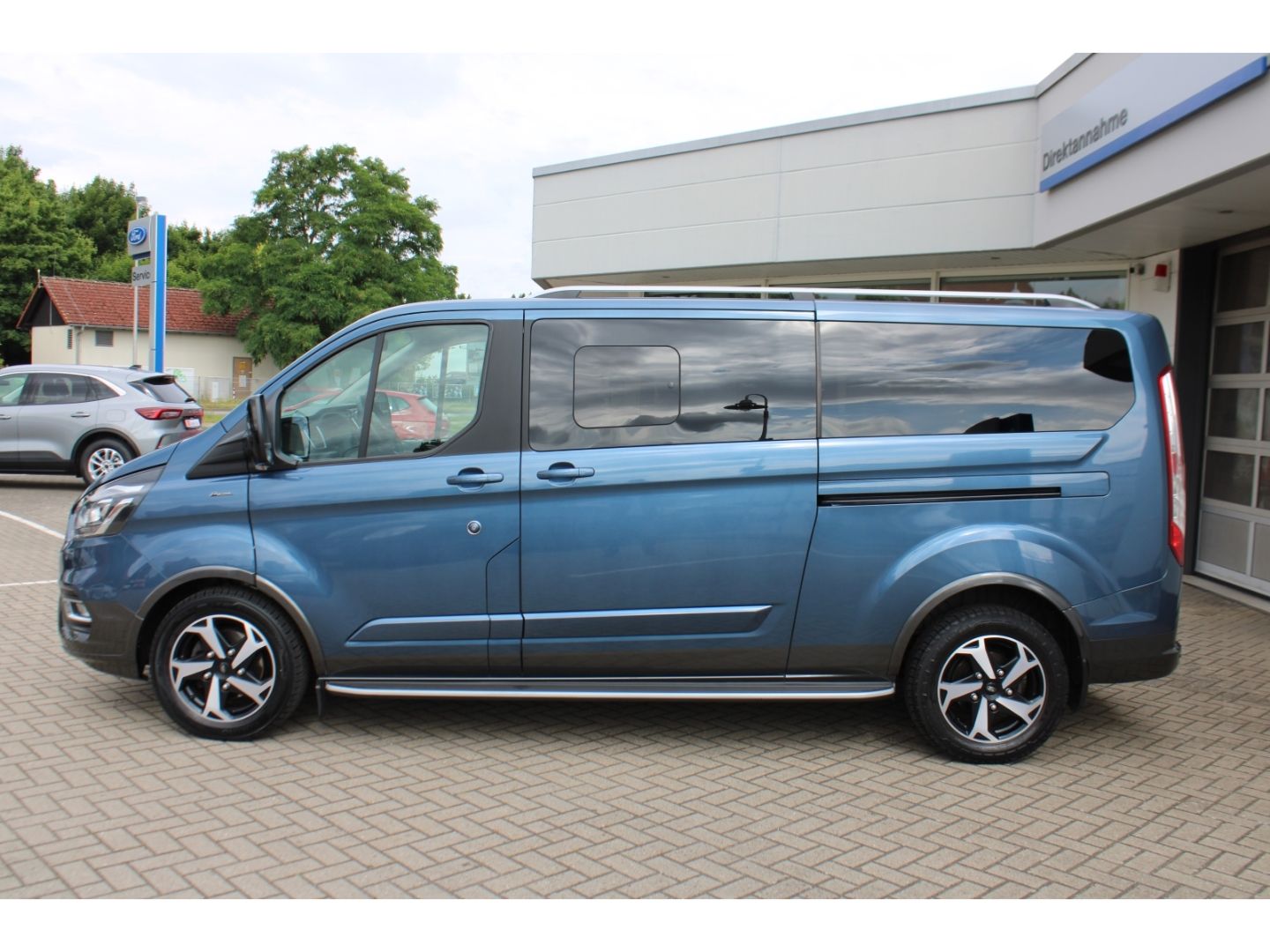 FORD Tourneo Custom 320 Titanium X 2.0 TDCi L2 Active - Image 2